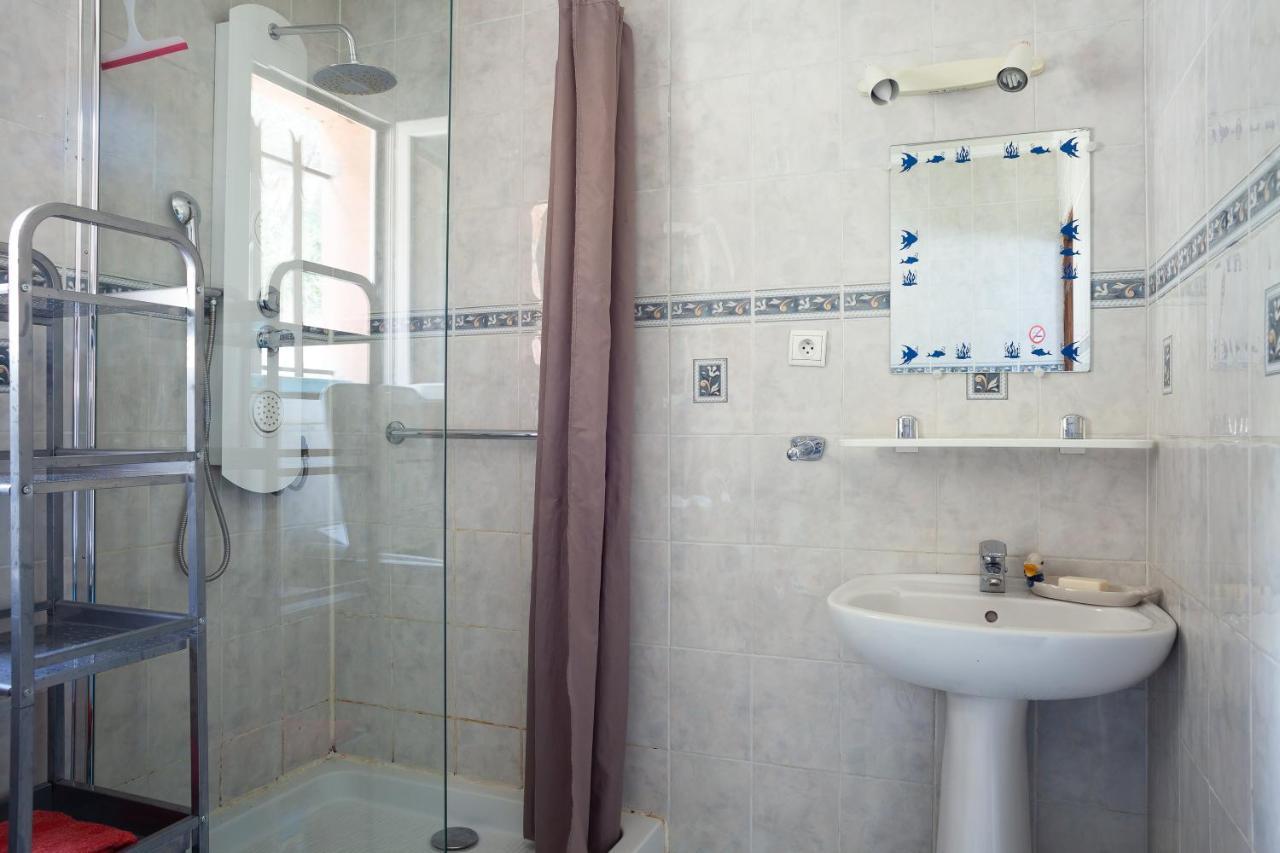 Appartement Avec Piscine Et Cuisine Roquefort-la-Bédoule Esterno foto